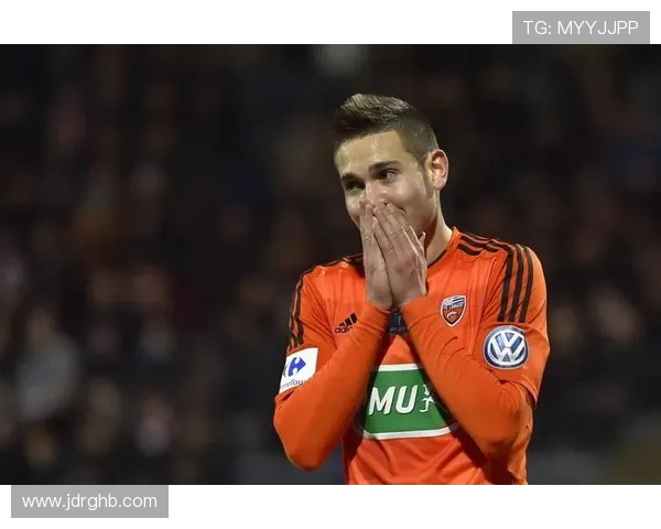 格雷罗大腿再添伤情隐患孔帕尼战多特面临后防人手告急困境