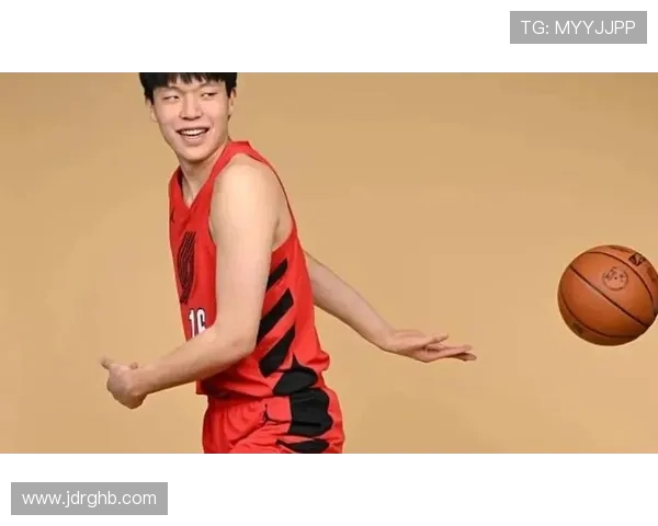 新秀5中5高效拿14分2板1助1帽 瀚森仅用6分钟展现潜力