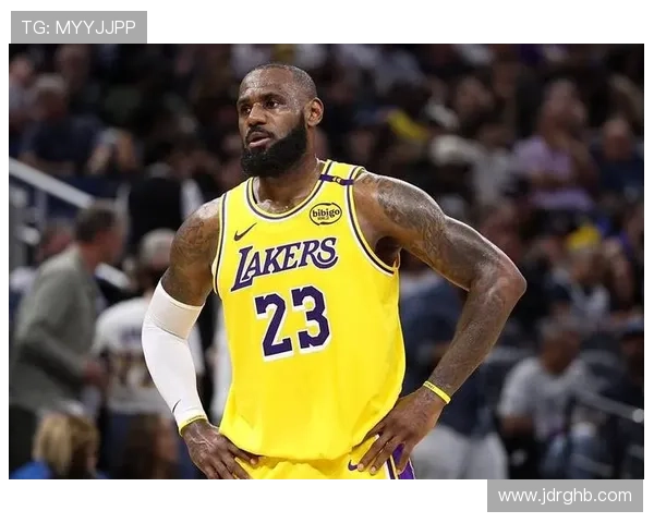 湖人队内部消息称詹姆斯伤情无大碍正按计划循序恢复状态